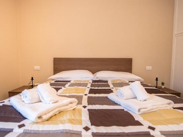 Nova Galileo l Ospedale Maggiore e Centro l AC Clima e Parcheggio Free : photo 1 de la chambre chambre double avec salle de bains privative