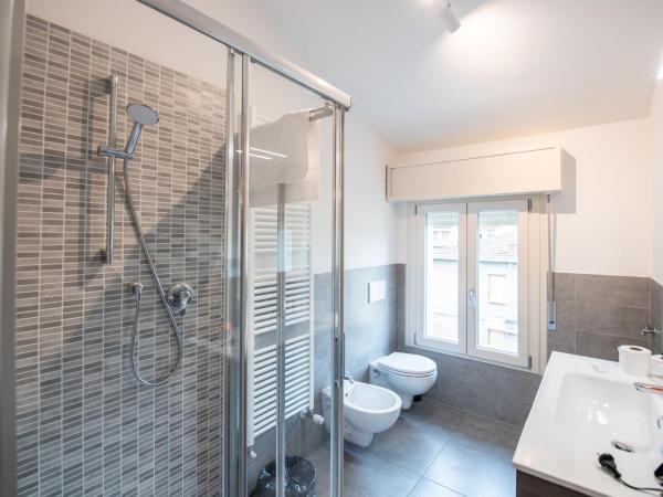 Nova Galileo l Ospedale Maggiore e Centro l AC Clima e Parcheggio Free : photo 4 de la chambre chambre double avec salle de bains privative