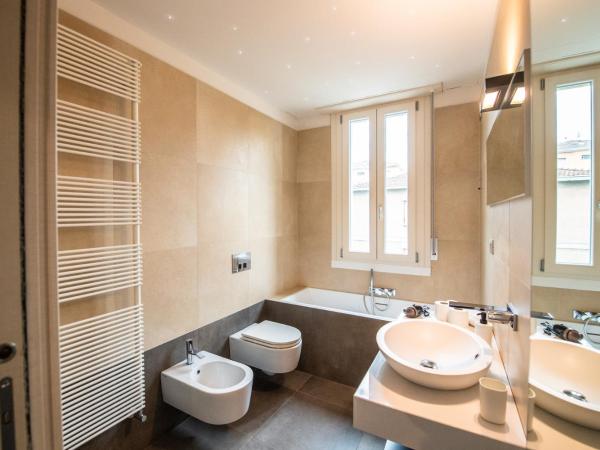 Nova Galileo l Ospedale Maggiore e Centro l AC Clima e Parcheggio Free : photo 3 de la chambre chambre double avec salle de bains privative