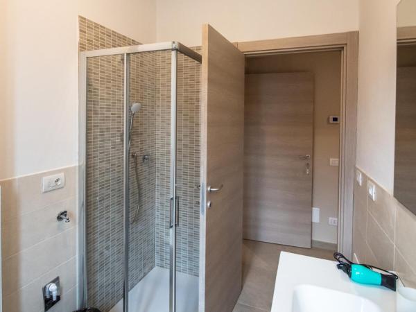 Nova Galileo l Ospedale Maggiore e Centro l AC Clima e Parcheggio Free : photo 3 de la chambre chambre lits jumeaux avec salle de bains privative