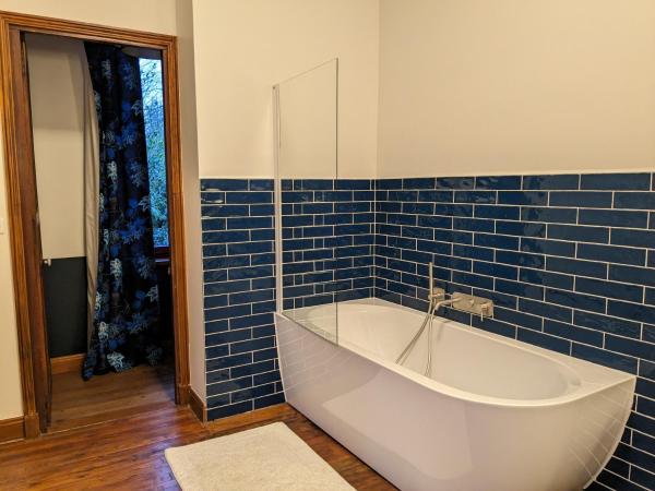 Villa Eliane - parking privé : photo 4 de la chambre chambre double deluxe avec baignoire