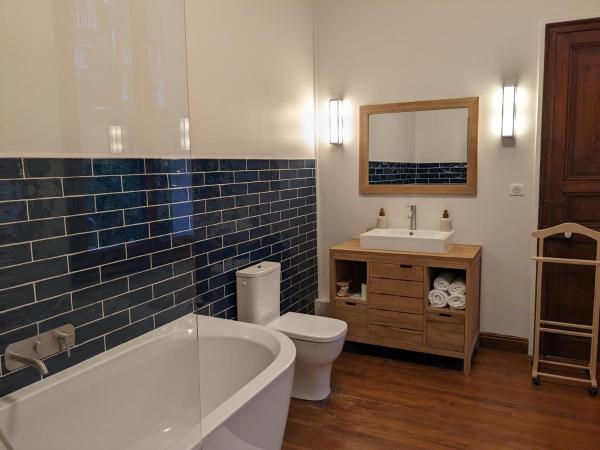 Villa Eliane - parking privé : photo 5 de la chambre chambre double deluxe avec baignoire