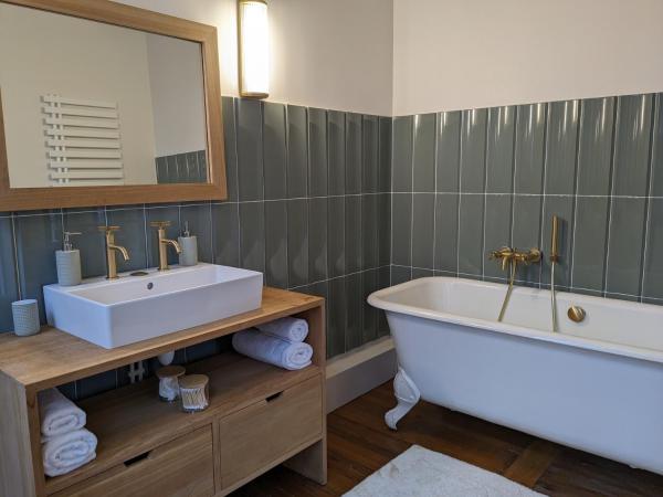 Villa Eliane - parking privé : photo 8 de la chambre chambre double deluxe avec balcon