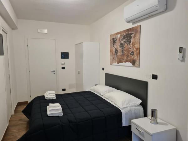 Monti Guest House Alghero : photo 2 de la chambre chambre double avec terrasse