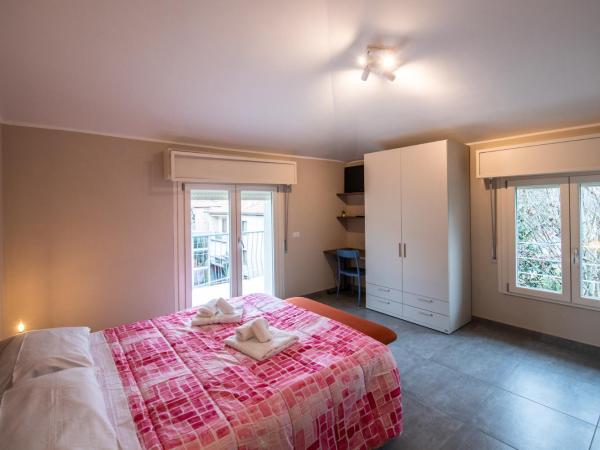 Nova Galileo l Ospedale Maggiore e Centro l AC Clima e Parcheggio Free : photo 2 de la chambre chambre double avec salle de bains privative