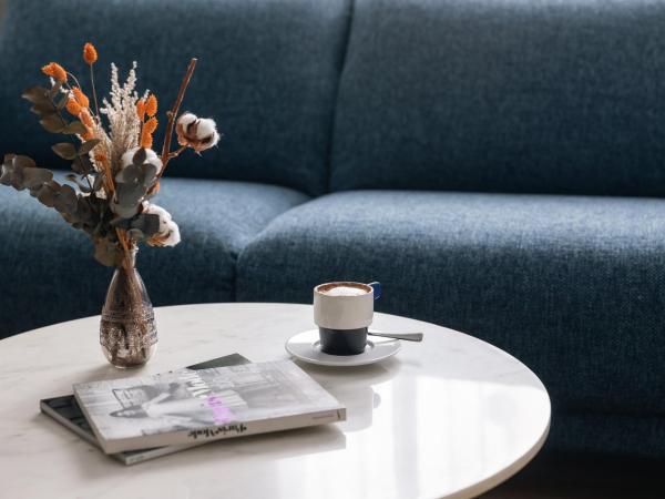 voco Madrid Retiro, an IHG Hotel : photo 2 de la chambre suite lit king-size avec canapé-lit