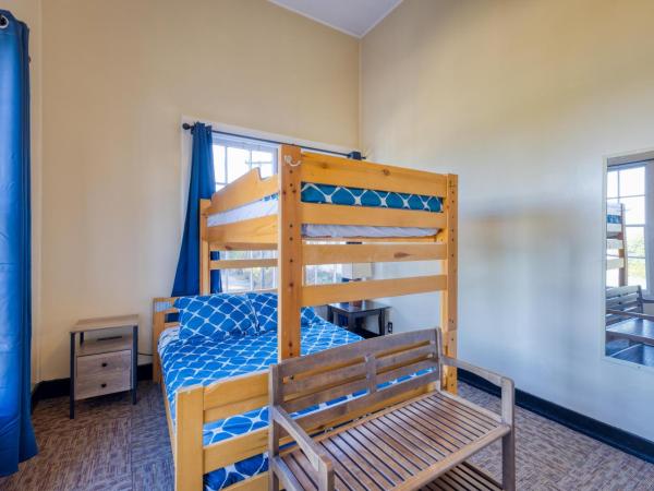 HI San Francisco Fisherman's Wharf Hostel : photo 7 de la chambre private 3-person room
