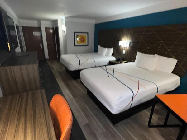 La Quinta by Wyndham OKC North - Quail Springs : photo 1 de la chambre chambre avec 2 grands lits queen-size