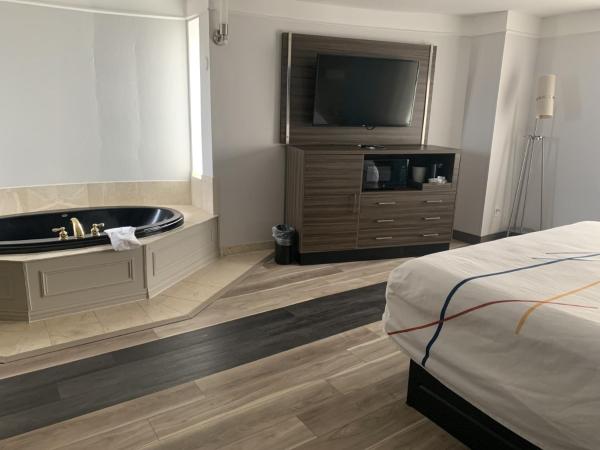 La Quinta by Wyndham OKC North - Quail Springs : photo 1 de la chambre suite présidentielle - non-fumeurs