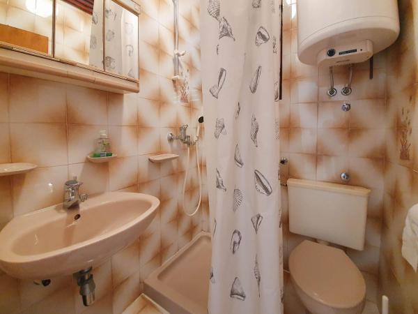 Rooms ZELJKA 2 : photo 7 de la chambre chambre triple - rez-de-chaussée