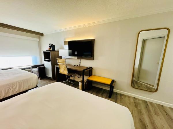 Comfort Inn & Suites Houston I-10 West Energy Corridor : photo 2 de la chambre chambre quadruple avec 2 lits queen-size - non-fumeurs