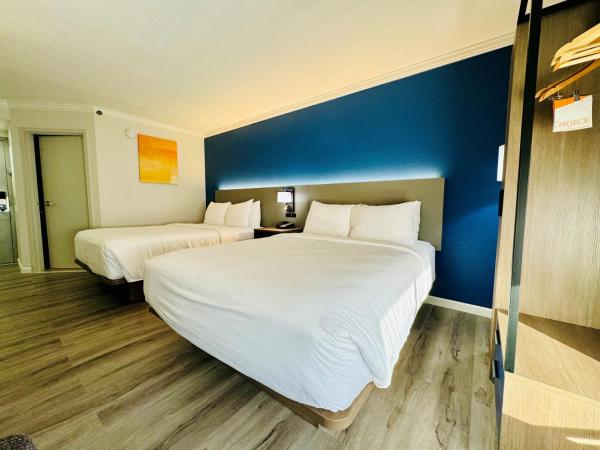 Comfort Inn & Suites Houston I-10 West Energy Corridor : photo 3 de la chambre chambre quadruple avec 2 lits queen-size - non-fumeurs