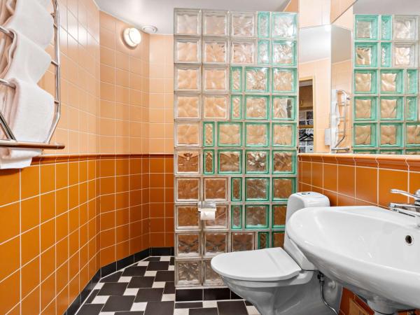 Hotell Heden - BW Signature Collection : photo 2 de la chambre family twin room with sofa bed and roll out bed