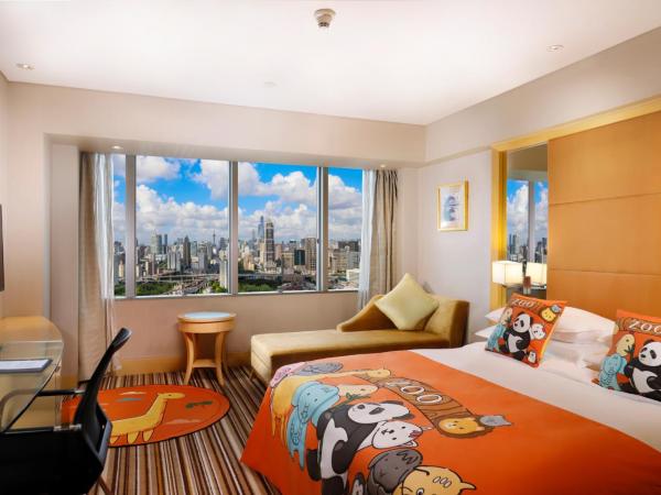 Jin Jiang Tower : photo 2 de la chambre chambre familiale standard