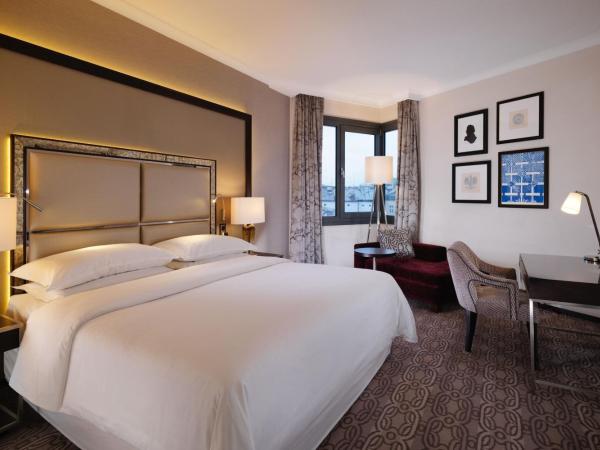 Sheraton Grand Krakow : photo 2 de la chambre chambre 1 lit king-size deluxe - vue sur ville ou atrium