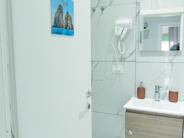 Hostel Partenope : photo 3 de la chambre lit dans dortoir mixte de 6 lits