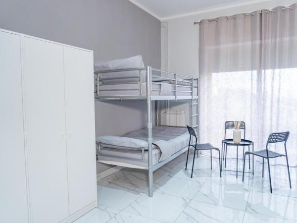 Hostel Partenope : photo 6 de la chambre lit dans dortoir mixte de 6 lits