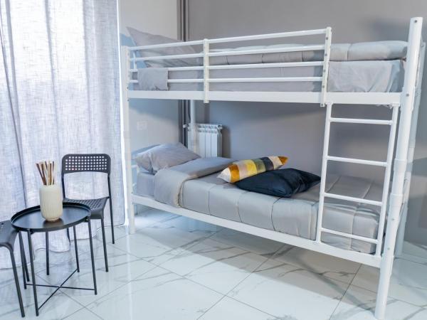 Hostel Partenope : photo 6 de la chambre lit dans dortoir mixte de 6 lits