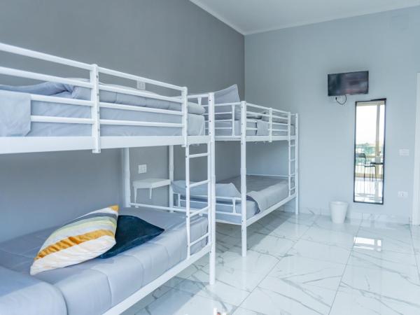 Hostel Partenope : photo 5 de la chambre lit dans dortoir mixte de 6 lits