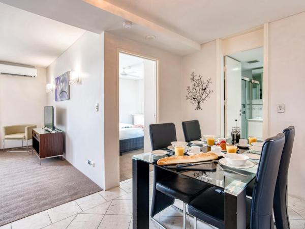 Park Regis Concierge Apartments : photo 6 de la chambre appartement 1 chambre avec vues sur le port