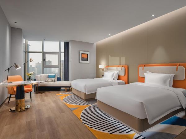 voco Xi'an Qindu Legend, an IHG Hotel : photo 1 de la chambre chambre double standard avec 2 lits doubles - vue sur ville