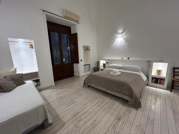 Azzurretta Guest House : photo 1 de la chambre suite avec balcon