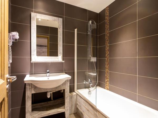 Hôtel L'Aiguille Percée : photo 3 de la chambre chambre familiale