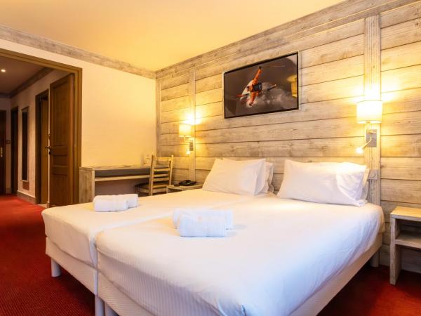 Hôtel L'Aiguille Percée : photo 6 de la chambre chambre familiale