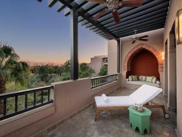 Four Seasons Resort Marrakech : photo 6 de la chambre suite lit king-size avec terrasse - vue sur jardin