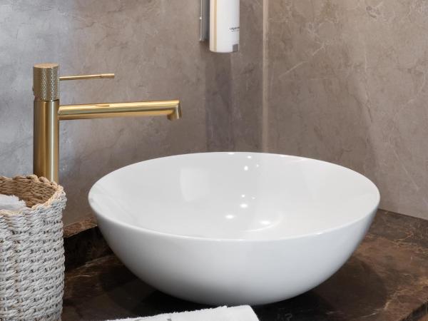 Numa Suites & Lofts Athens : photo 2 de la chambre chambre double ou lits jumeaux supérieure avec vue sur ville