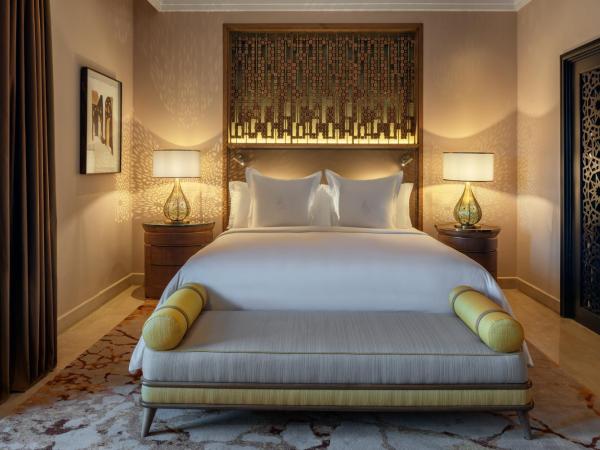 Four Seasons Resort Marrakech : photo 1 de la chambre chambre lit king-size avec terrasse - vue sur jardin