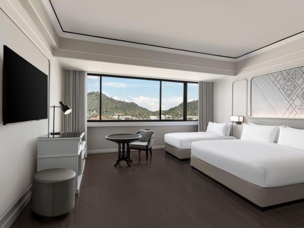 Courtyard by Marriott Phuket Town : photo 2 de la chambre chambre familiale - vue sur ville 