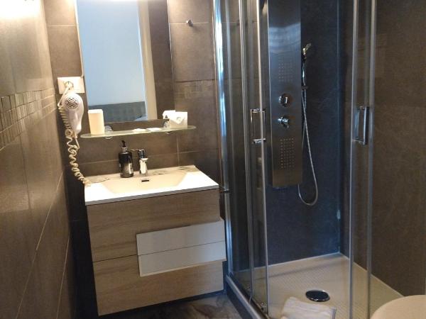 B&B Mini Hotel Incity-close train station and port- : photo 9 de la chambre chambre triple confort