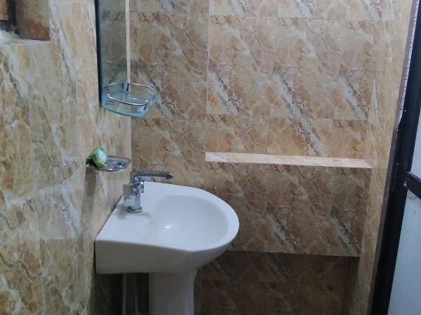 Nirvaan Guest House (Hotel Bibidh) : photo 3 de la chambre chambre double avec salle de bains privative