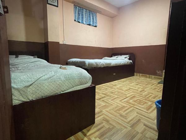 Nirvaan Guest House (Hotel Bibidh) : photo 5 de la chambre chambre double avec salle de bains privative