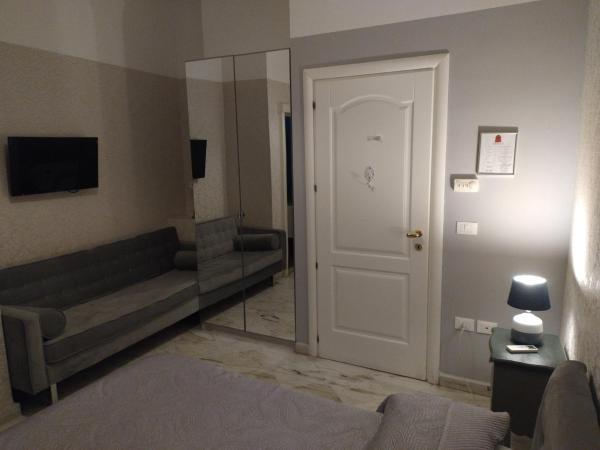 B&B Mini Hotel Incity-close train station and port- : photo 2 de la chambre chambre triple supérieure