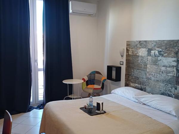 Hotel Centrale : photo 1 de la chambre chambre double avec balcon