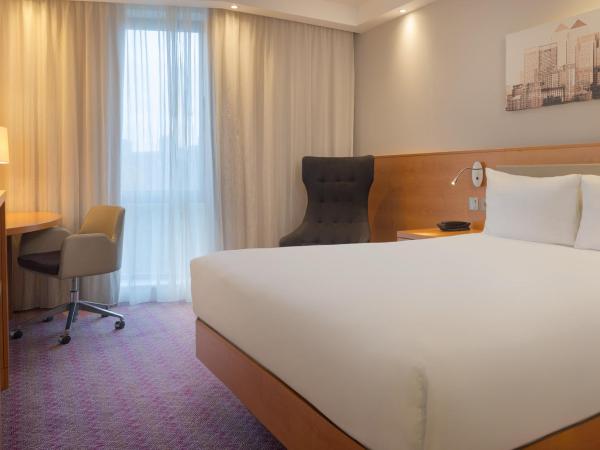 Hampton by Hilton London Waterloo : photo 10 de la chambre chambre lit queen-size 