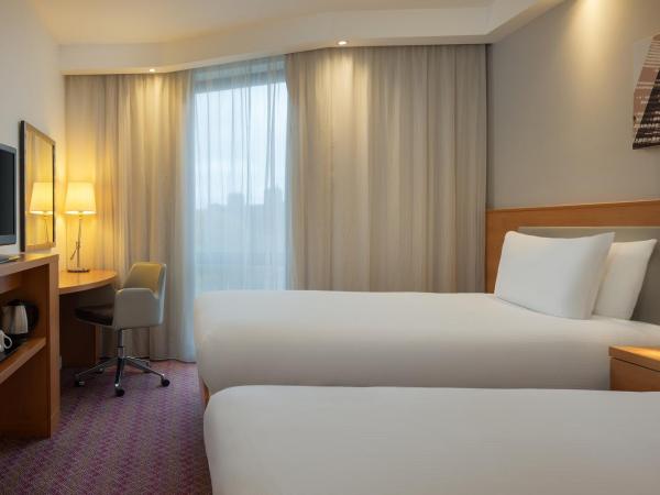 Hampton by Hilton London Waterloo : photo 10 de la chambre chambre lits jumeaux