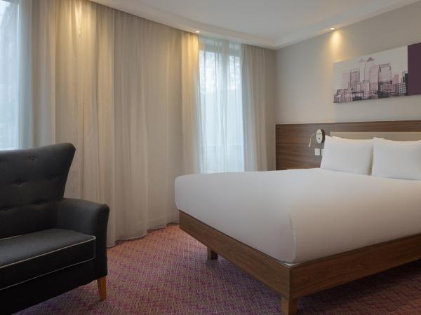 Hampton by Hilton London Waterloo : photo 3 de la chambre chambre lit queen-size - vue sur ville - accessible aux personnes à mobilité réduite