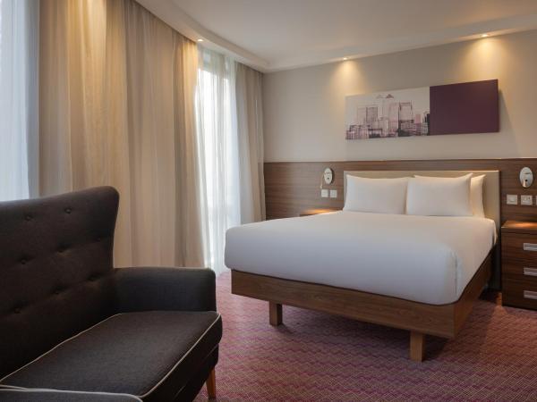 Hampton by Hilton London Waterloo : photo 6 de la chambre chambre lit queen-size - vue sur ville - accessible aux personnes à mobilité réduite
