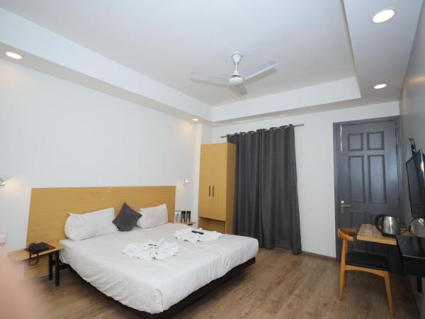 Hotel Wedlock Near Artemis hospital : photo 10 de la chambre chambre double avec salle de bains privative