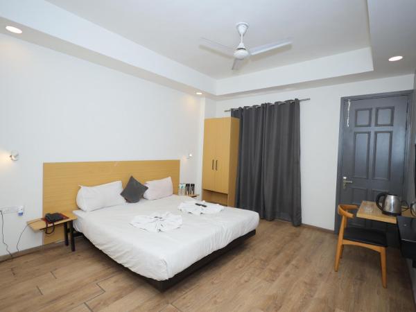 Hotel Wedlock Near Artemis hospital : photo 9 de la chambre chambre double avec salle de bains privative