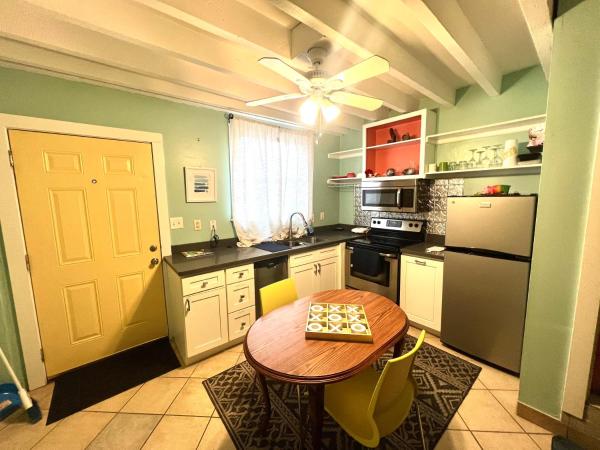 New Orleans French Quarter Inn : photo 6 de la chambre studio deluxe