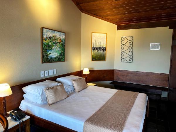 Hotel Catharina Paraguaçu : photo 5 de la chambre chambre double - vue partielle sur mer.