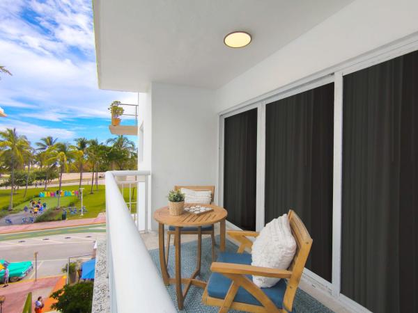 Bentley Hotel South Beach : photo 1 de la chambre hébergement 2 chambres avec balcon
