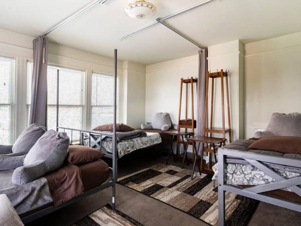 Sunset Edwardian Bed and Breakfast at Golden Gate Park : photo 2 de la chambre chambre quadruple avec salle de bains commune