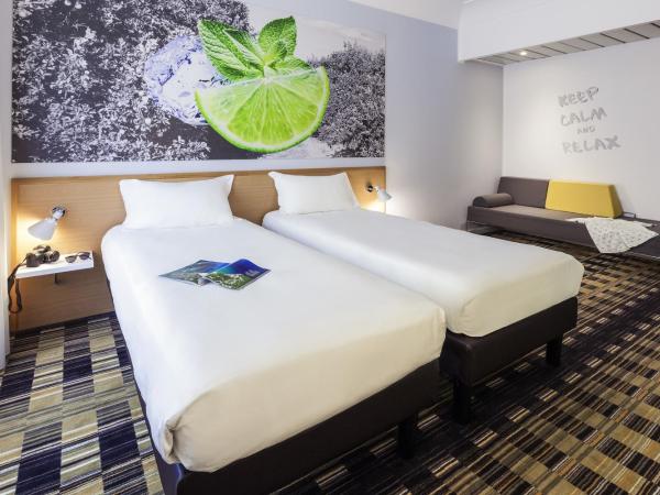 Ibis Styles Napoli Garibaldi : photo 7 de la chambre chambre standard avec trois lits simples