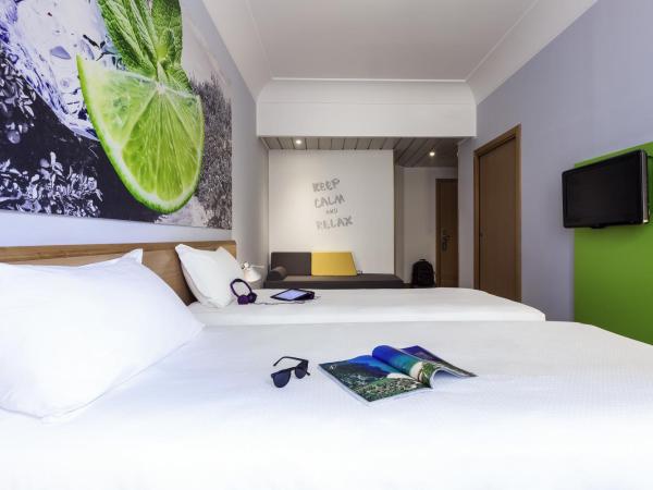 Ibis Styles Napoli Garibaldi : photo 6 de la chambre chambre standard avec trois lits simples