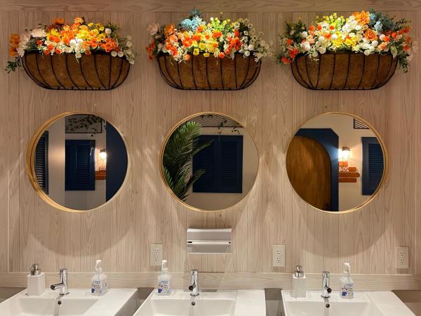 Glamping Tokyo Asakusa : photo 10 de la chambre hébergement lits jumeaux avec lits superposés et douche commune